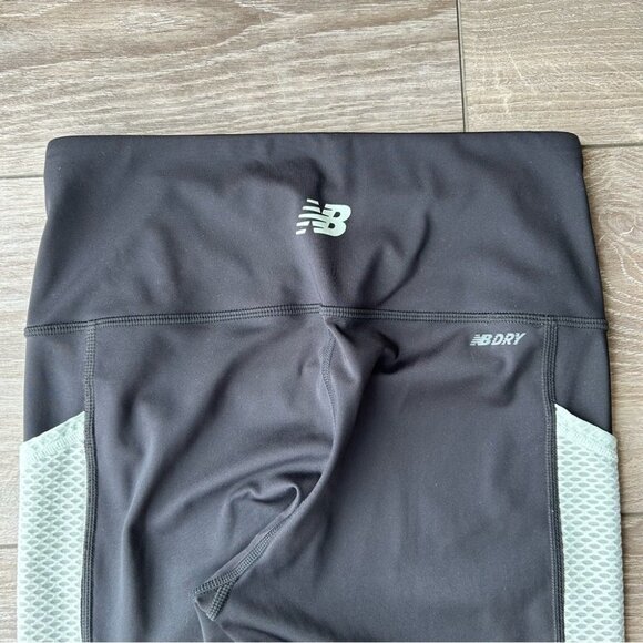 New Balance Black Mint Mesh Side Pockets Legging - Picture 13 of 13
